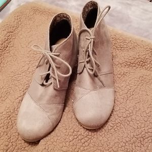 Boots womens 9.5